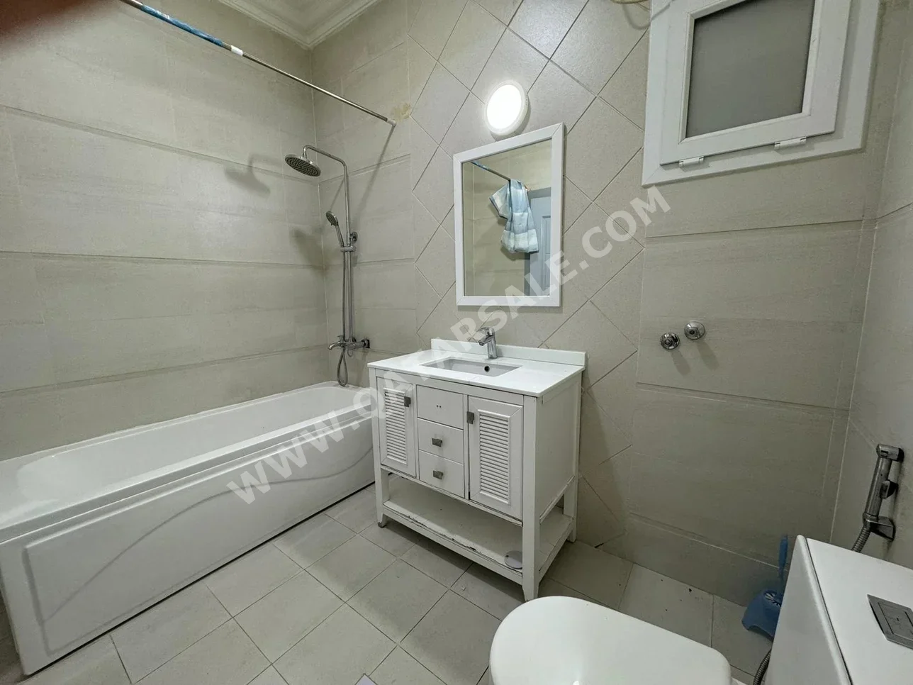 1 Bedrooms  Studio  in Doha -  Al Ghanim  Not Furnished