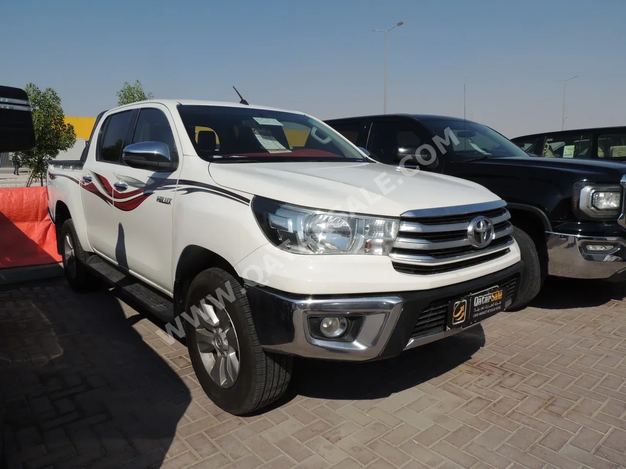 Toyota  Hilux  SR5  2020  Automatic  76,000 Km  4 Cylinder  Four Wheel Drive (4WD)  Pick Up  White