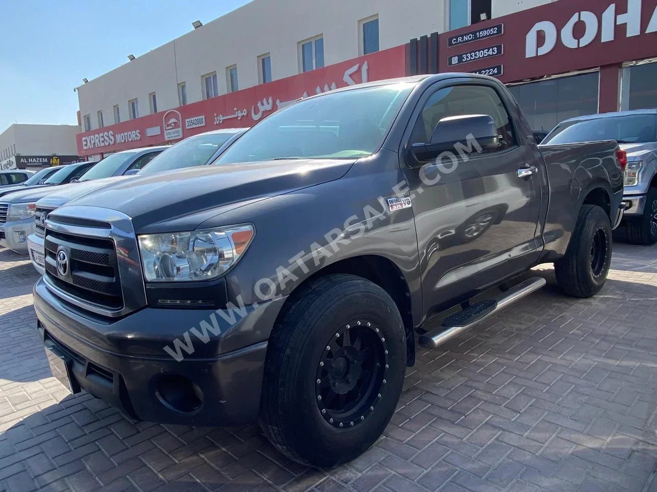 Toyota  Tundra  2013  Automatic  367,000 Km  8 Cylinder  Four Wheel Drive (4WD)  Pick Up  Gray