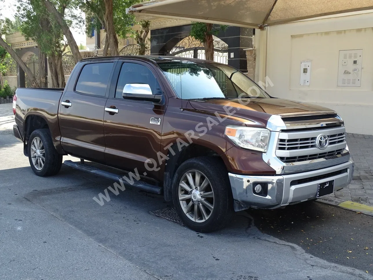 Toyota  Tundra  2014  Automatic  67,000 Km  8 Cylinder  Four Wheel Drive (4WD)  Pick Up  Brown