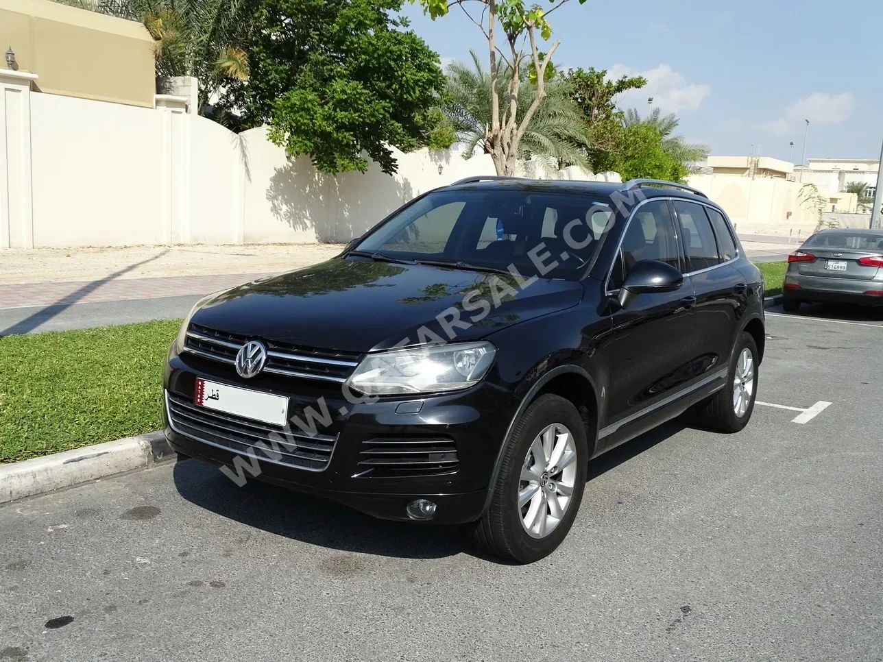 Volkswagen  Touareg  2014  Automatic  307,000 Km  6 Cylinder  All Wheel Drive (AWD)  SUV  Black