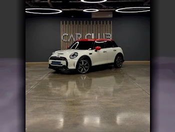 Mini  Cooper  S  2022  Automatic  11٬000 Km  4 Cylinder  Front Wheel Drive (FWD)  Hatchback  White  With Warranty