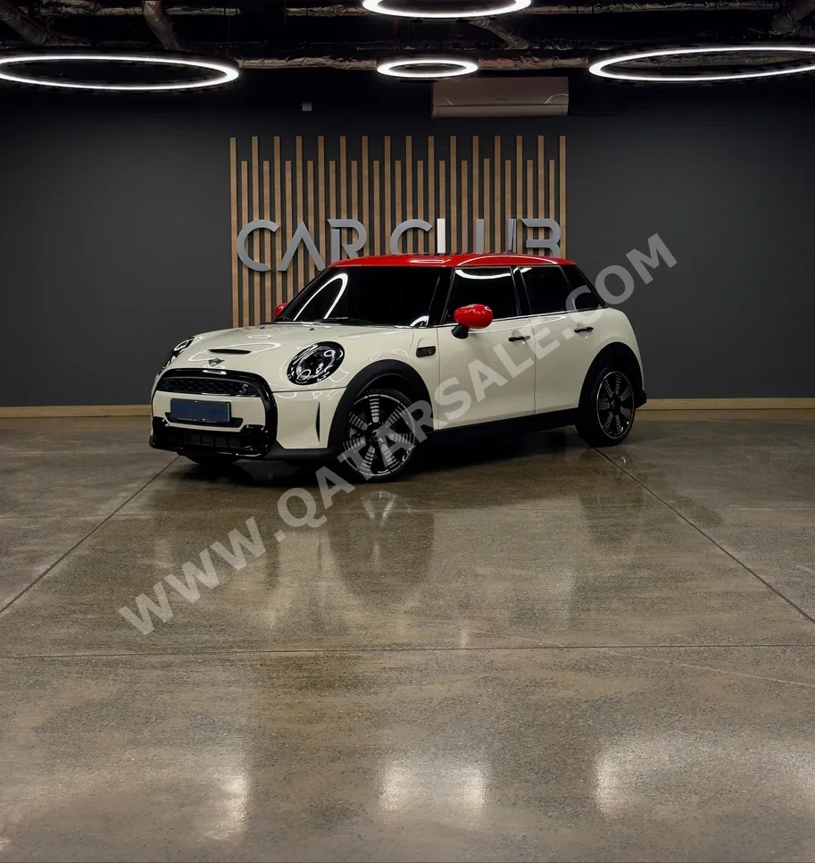 Mini  Cooper  S  2022  Automatic  11٬000 Km  4 Cylinder  Front Wheel Drive (FWD)  Hatchback  White  With Warranty