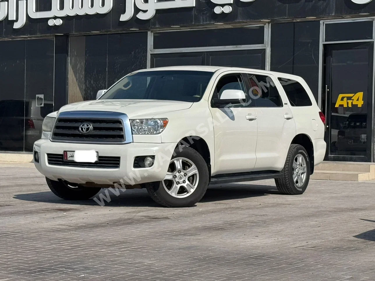 Toyota  Sequoia  SR5  2015  Automatic  317,000 Km  8 Cylinder  Four Wheel Drive (4WD)  SUV  White