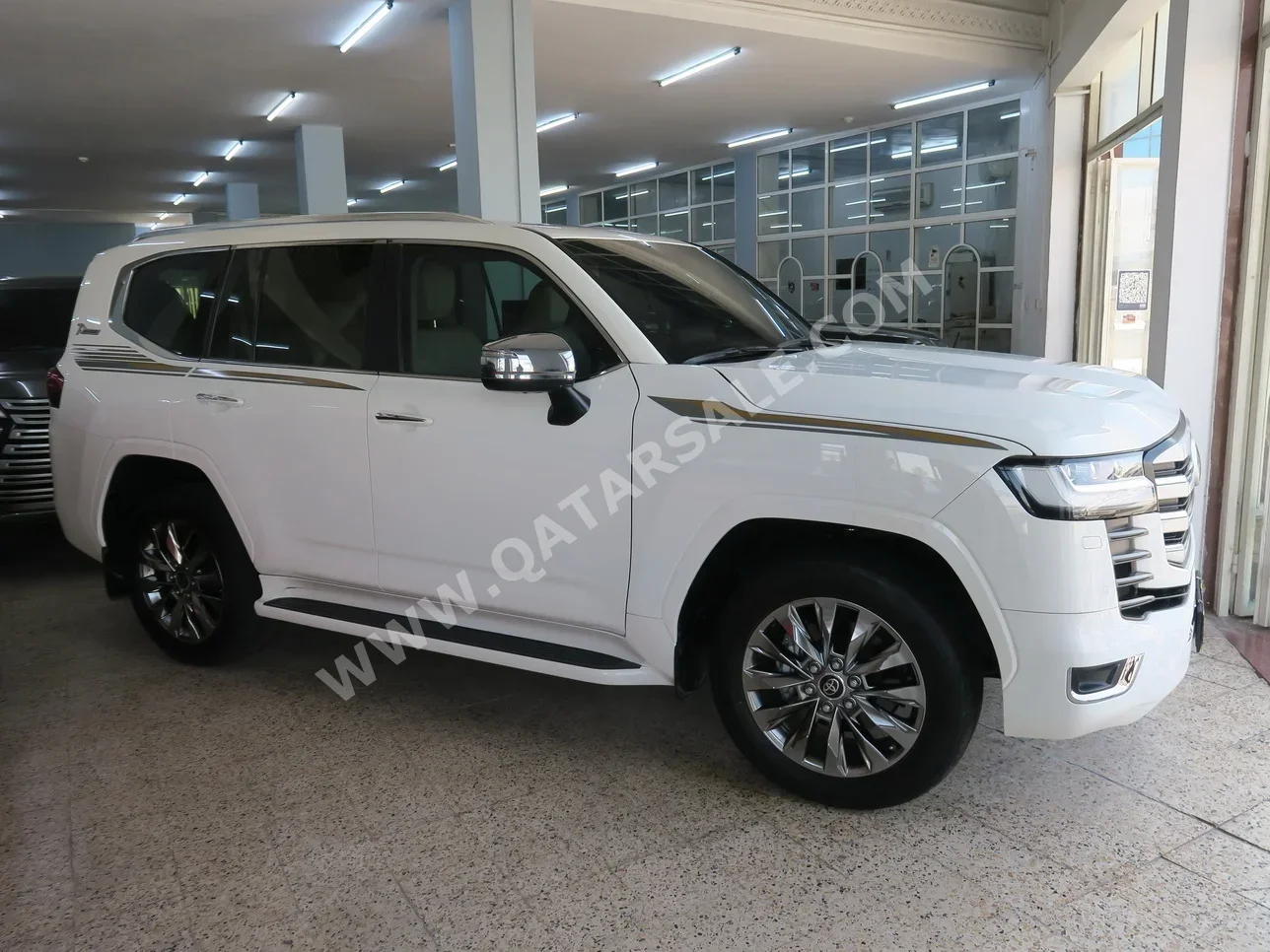 Toyota  Land Cruiser  VXR Twin Turbo  2022  Automatic  32,000 Km  6 Cylinder  Four Wheel Drive (4WD)  SUV  White  With Warranty