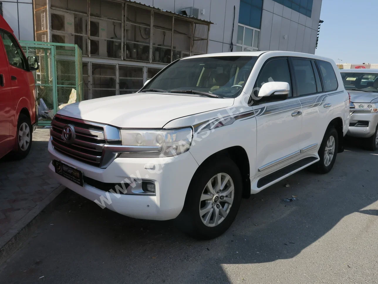 Toyota  Land Cruiser  GXR  2017  Automatic  483,000 Km  8 Cylinder  Four Wheel Drive (4WD)  SUV  White