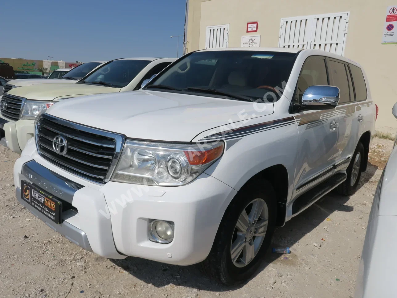 Toyota  Land Cruiser  GXR  2014  Automatic  409٬000 Km  8 Cylinder  Four Wheel Drive (4WD)  SUV  White