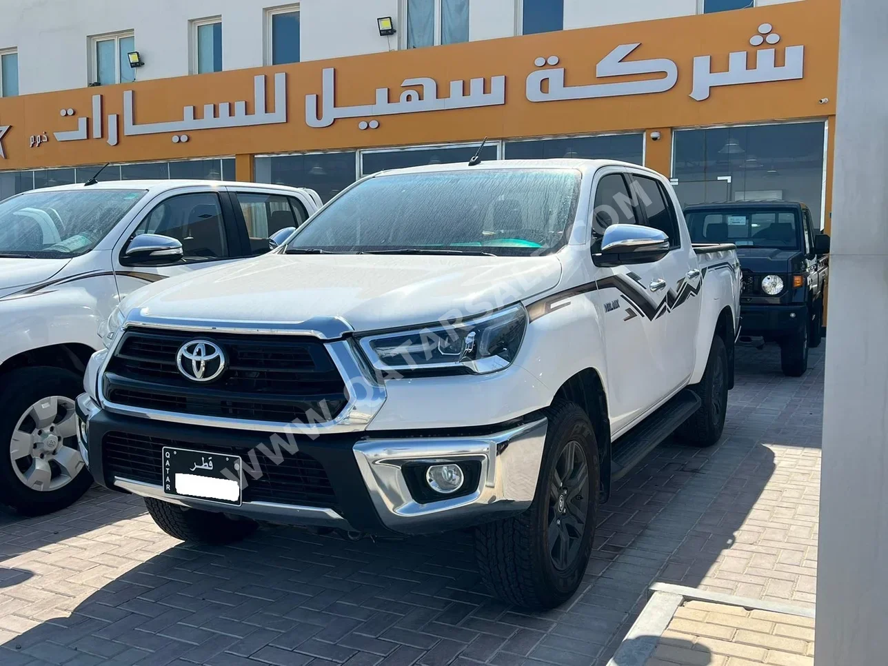 Toyota  Hilux  2024  Automatic  11,000 Km  4 Cylinder  Four Wheel Drive (4WD)  Pick Up  White