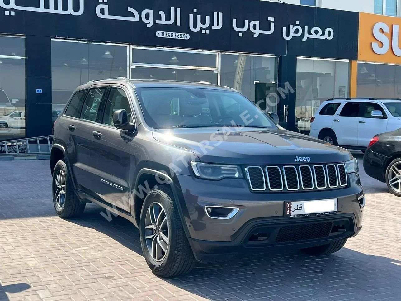 Jeep  Grand Cherokee  Laredo  2021  Automatic  54,000 Km  8 Cylinder  Four Wheel Drive (4WD)  SUV  Gray