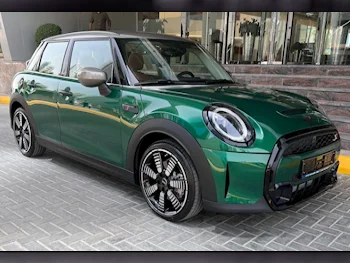 Mini  Cooper  S  2023  Automatic  51٬000 Km  4 Cylinder  Front Wheel Drive (FWD)  Hatchback  Green  With Warranty