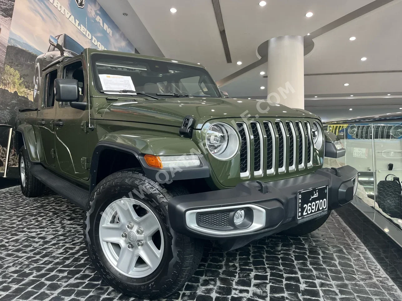 Jeep  Gladiator  Overland  2022  Automatic  4٬000 Km  6 Cylinder  Four Wheel Drive (4WD)  Pick Up  Green  With Warranty