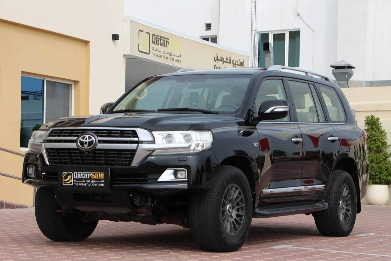  Toyota  Land Cruiser  VXS  2016  Automatic  185,000 Km  8 Cylinder  Four Wheel Drive (4WD)  SUV  Black  With Warranty