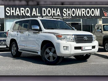 Toyota  Land Cruiser  GXR  2014  Automatic  256,000 Km  8 Cylinder  Four Wheel Drive (4WD)  SUV  White