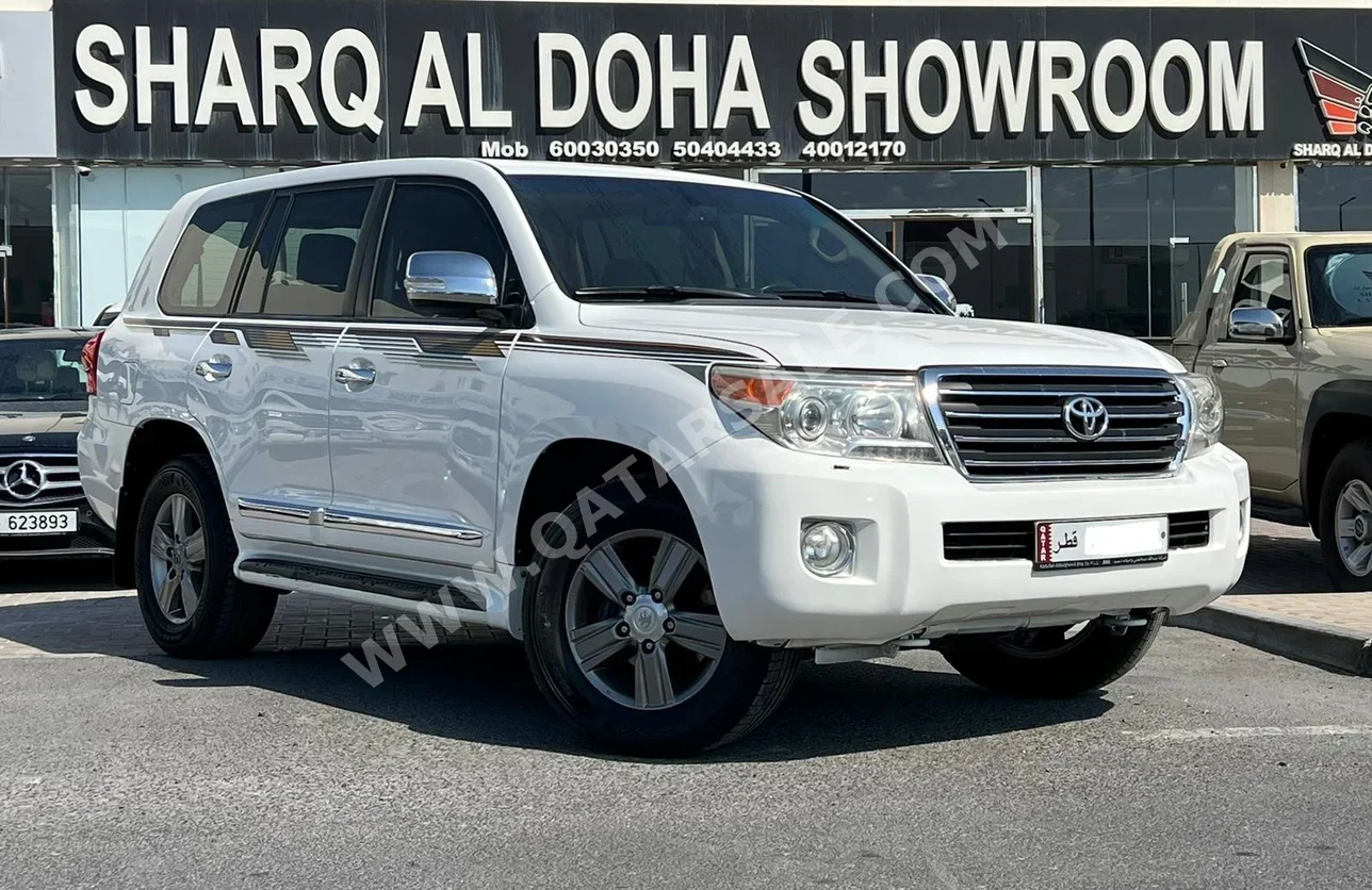 Toyota  Land Cruiser  GXR  2014  Automatic  256,000 Km  8 Cylinder  Four Wheel Drive (4WD)  SUV  White