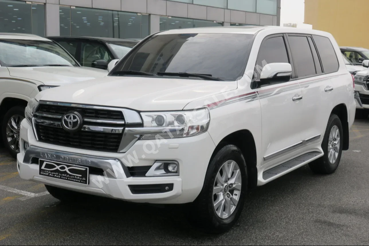 Toyota  Land Cruiser  GXR  2019  Automatic  105,000 Km  8 Cylinder  Four Wheel Drive (4WD)  SUV  White