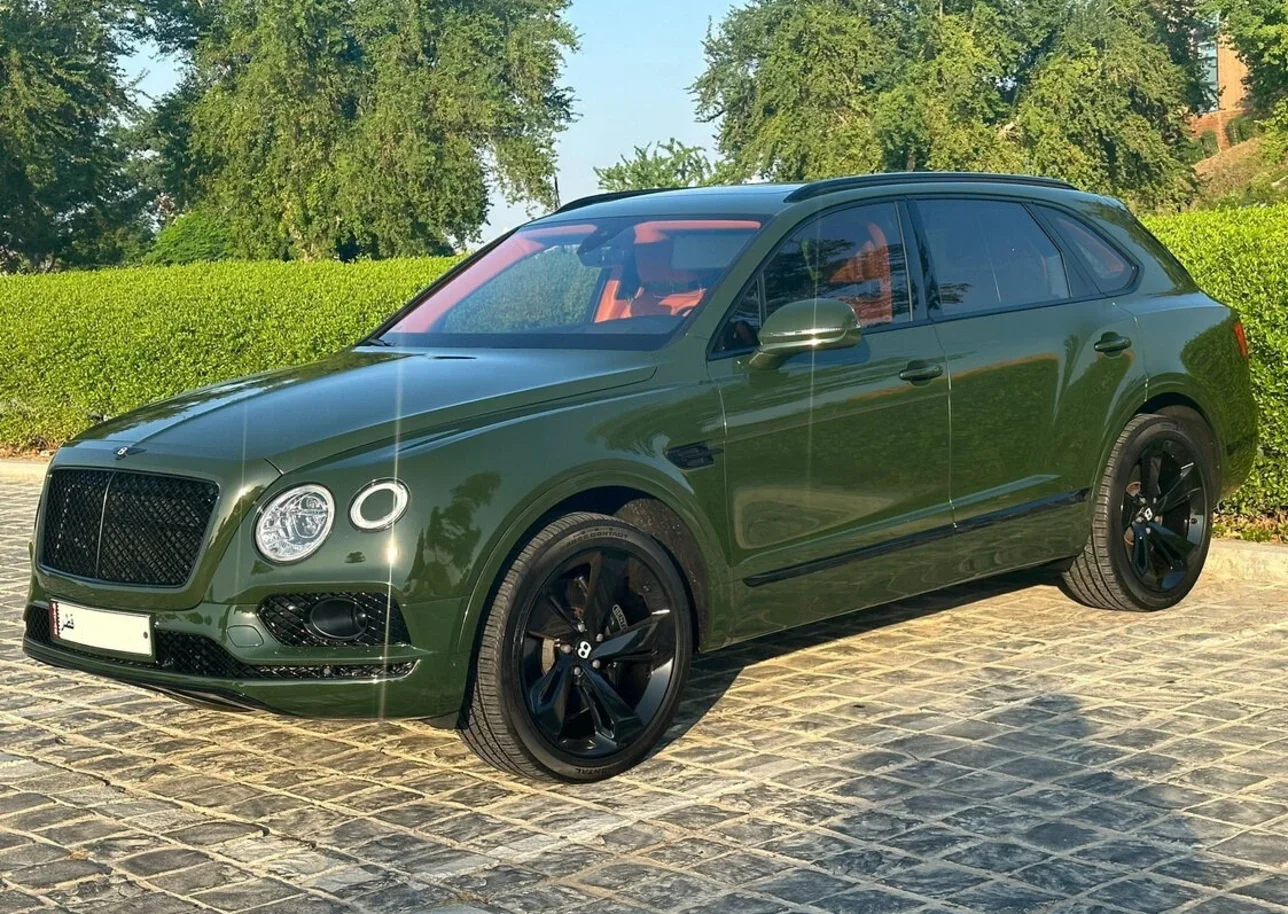 Bentley  Bentayga  Mulliner  2019  Automatic  105,000 Km  12 Cylinder  All Wheel Drive (AWD)  SUV  Green