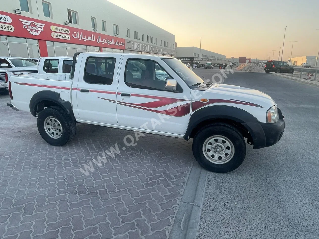 Nissan  Pickup  2008  Manual  220,000 Km  4 Cylinder  Front Wheel Drive (FWD)  Pick Up  White