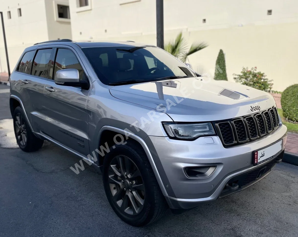 Jeep  Grand Cherokee  75th Anniversary Edition  2016  Automatic  99,870 Km  6 Cylinder  Four Wheel Drive (4WD)  SUV  Silver