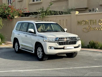  Toyota  Land Cruiser  GXR  2021  Automatic  200,000 Km  8 Cylinder  Four Wheel Drive (4WD)  SUV  White  With Warranty