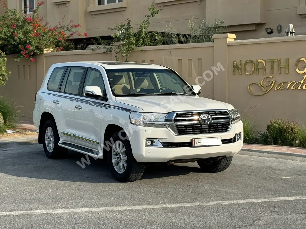  Toyota  Land Cruiser  GXR  2021  Automatic  200,000 Km  8 Cylinder  Four Wheel Drive (4WD)  SUV  White  With Warranty