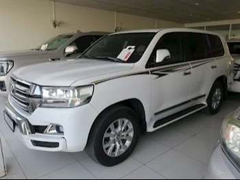  Toyota  Land Cruiser  GXR  2018  Automatic  189,000 Km  8 Cylinder  Four Wheel Drive (4WD)  SUV  White  With Warranty