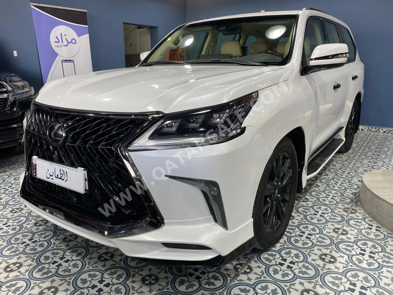 Lexus  LX  570  2020  Automatic  165,000 Km  8 Cylinder  Four Wheel Drive (4WD)  SUV  White