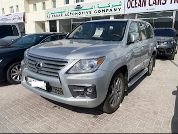 Lexus  LX  570  2015  Automatic  117,000 Km  8 Cylinder  Four Wheel Drive (4WD)  SUV  Silver