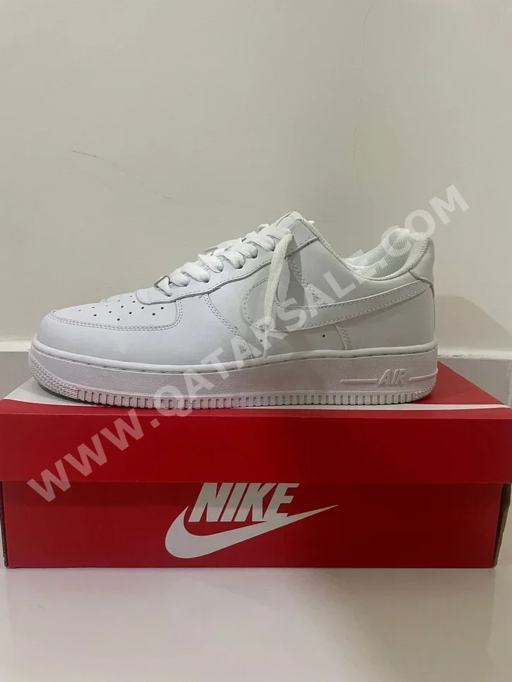 Shoes Nike  White Size 43  Qatar  Men