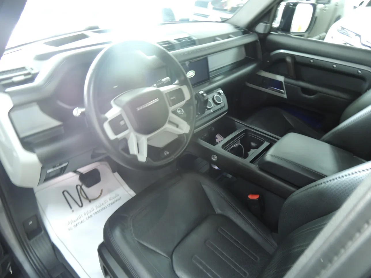 لاند روفر  ديفيندر  2020  اوتوماتيك  90,000 كم  6 سلندر  دفع رباعي  اس يو في  رمادي