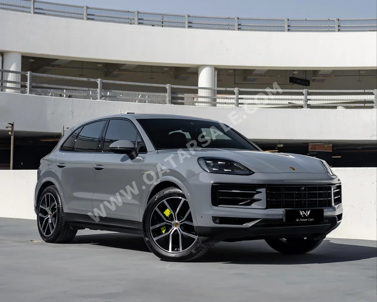 Porsche  Cayenne  E Hybrid  2024  Automatic  7,000 Km  6 Cylinder  Four Wheel Drive (4WD)  SUV  Gray  With Warranty