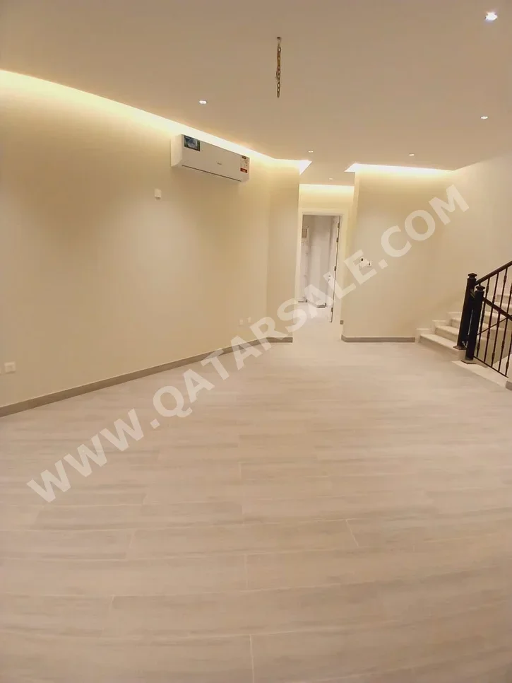 Service  - Not Furnished  - Al Rayyan  - Izghawa  - 6 Bedrooms