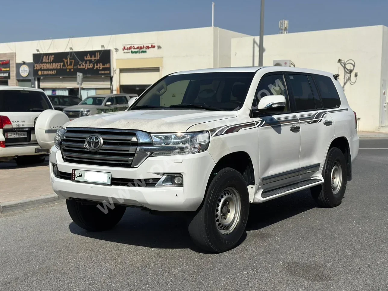 Toyota  Land Cruiser  GXR  2017  Automatic  345,000 Km  8 Cylinder  Four Wheel Drive (4WD)  SUV  White