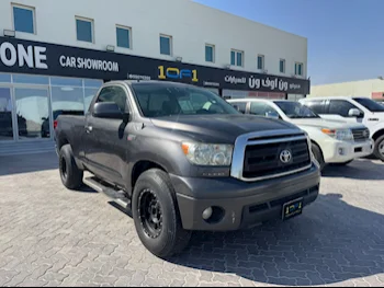 Toyota  Tundra  2013  Automatic  367,000 Km  8 Cylinder  Four Wheel Drive (4WD)  Pick Up  Gray