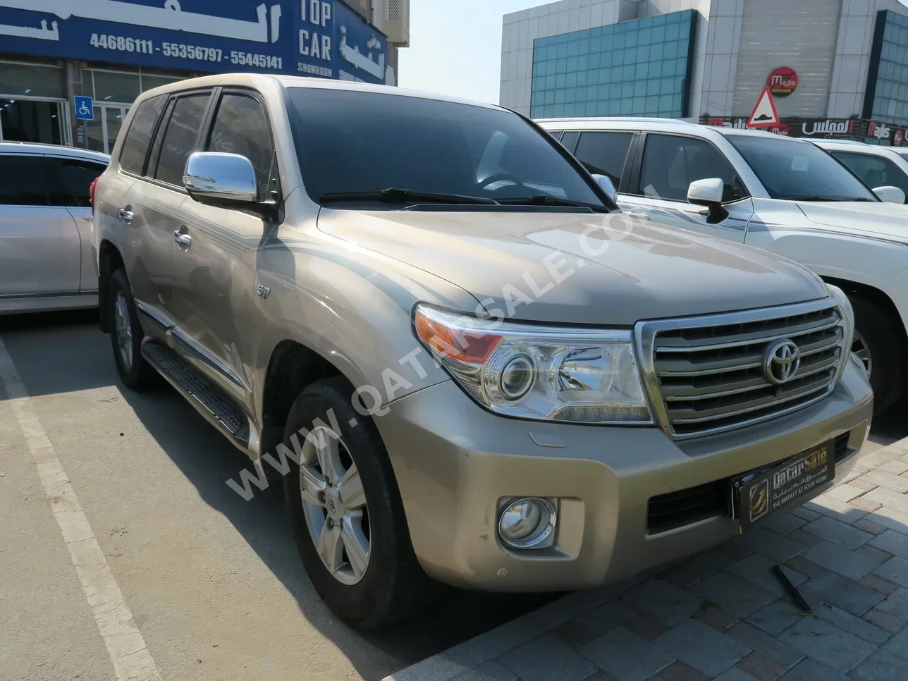 Toyota  Land Cruiser  VXR  2014  Automatic  217,000 Km  8 Cylinder  Four Wheel Drive (4WD)  SUV  Gold