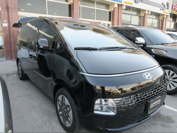 Hyundai  Staria  2025  Automatic  492 Km  6 Cylinder  Front Wheel Drive (FWD)  Van / Bus  Black  With Warranty