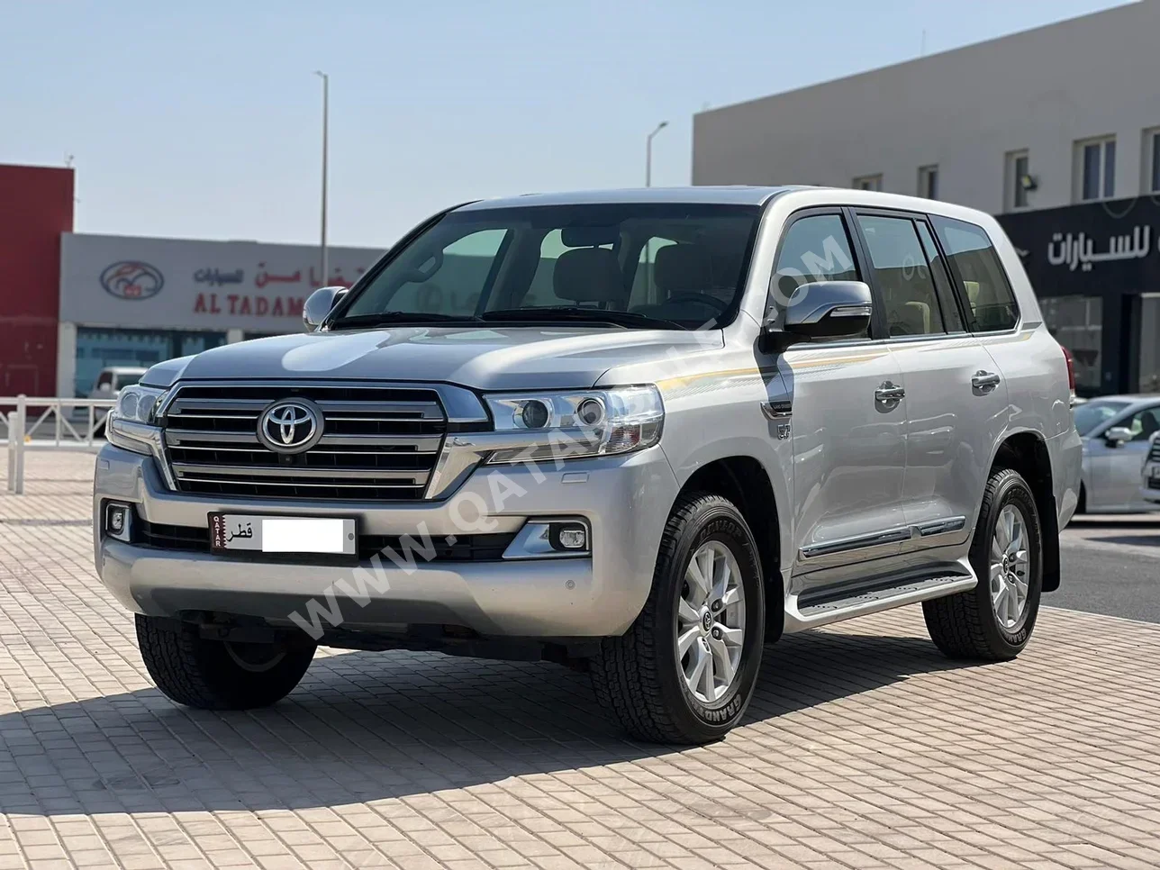 Toyota  Land Cruiser  VXR  2021  Automatic  117,000 Km  8 Cylinder  Four Wheel Drive (4WD)  SUV  Silver