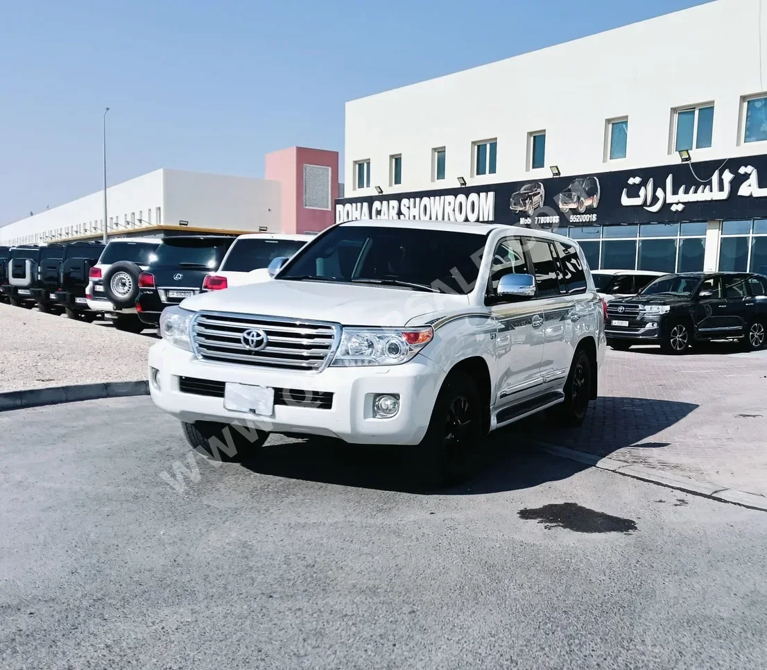 Toyota  Land Cruiser  VXR  2013  Automatic  225,000 Km  8 Cylinder  Four Wheel Drive (4WD)  SUV  White