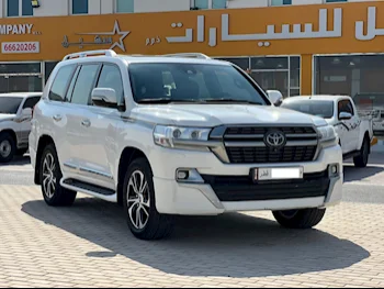 Toyota  Land Cruiser  VXR  2021  Automatic  120,000 Km  8 Cylinder  Four Wheel Drive (4WD)  SUV  White