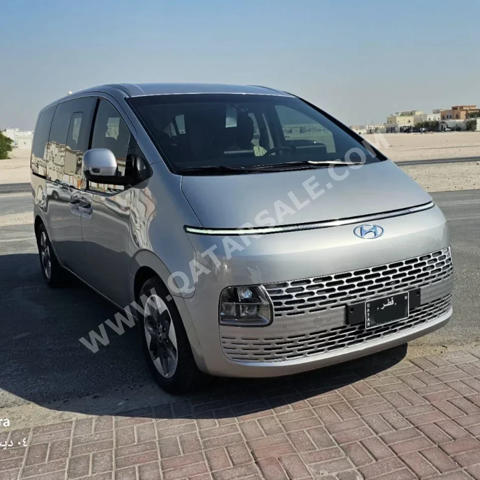  Hyundai  Staria  2022  Automatic  31,000 Km  6 Cylinder  Front Wheel Drive (FWD)  Van / Bus  Silver  With Warranty