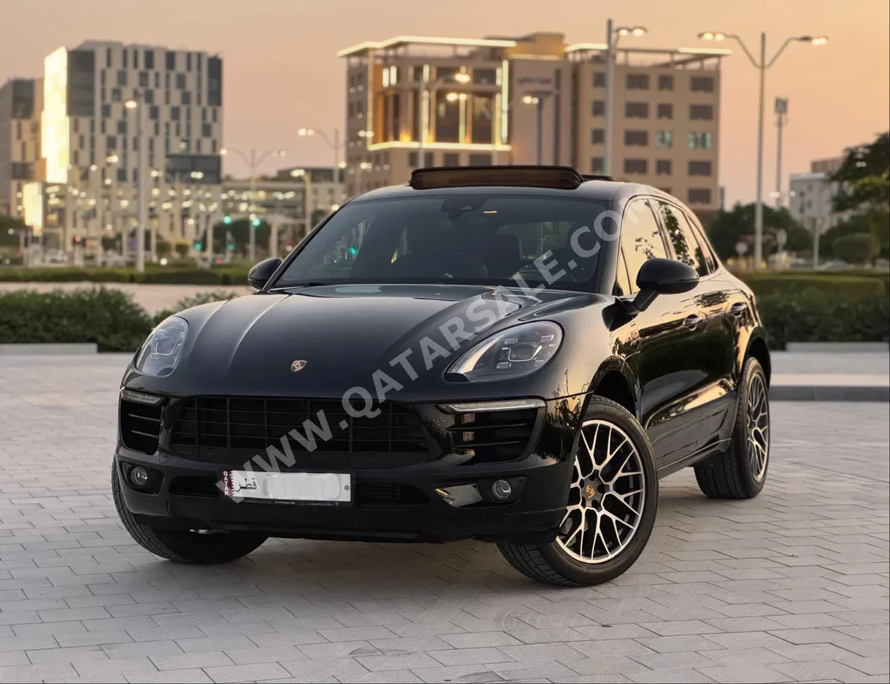  Porsche  Macan  2018  Automatic  106,000 Km  4 Cylinder  Four Wheel Drive (4WD)  SUV  Black  With Warranty