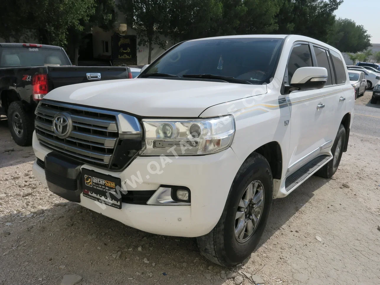 Toyota  Land Cruiser  VXR  2016  Automatic  300,000 Km  8 Cylinder  Four Wheel Drive (4WD)  SUV  White