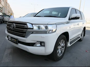 Toyota  Land Cruiser  VXR  2019  Automatic  275,000 Km  8 Cylinder  Four Wheel Drive (4WD)  SUV  White