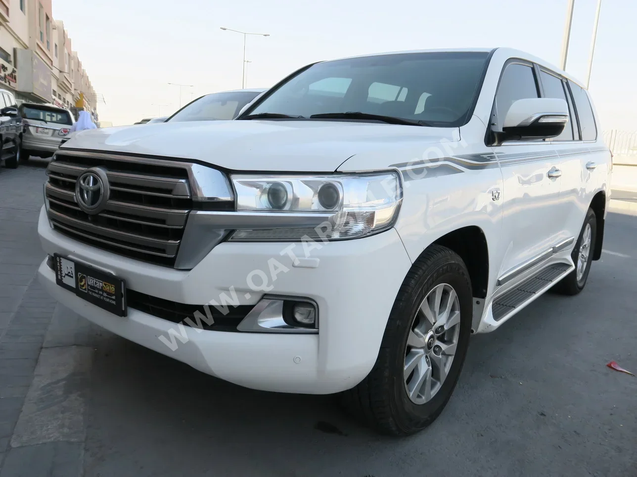 Toyota  Land Cruiser  VXR  2019  Automatic  275,000 Km  8 Cylinder  Four Wheel Drive (4WD)  SUV  White