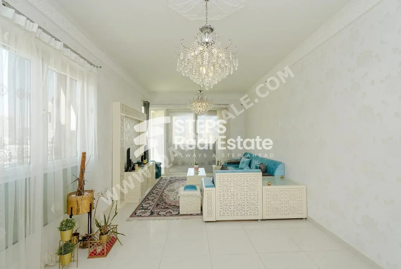 2 Bedrooms  Apartment  in Doha -  The Pearl  Fully Furnished