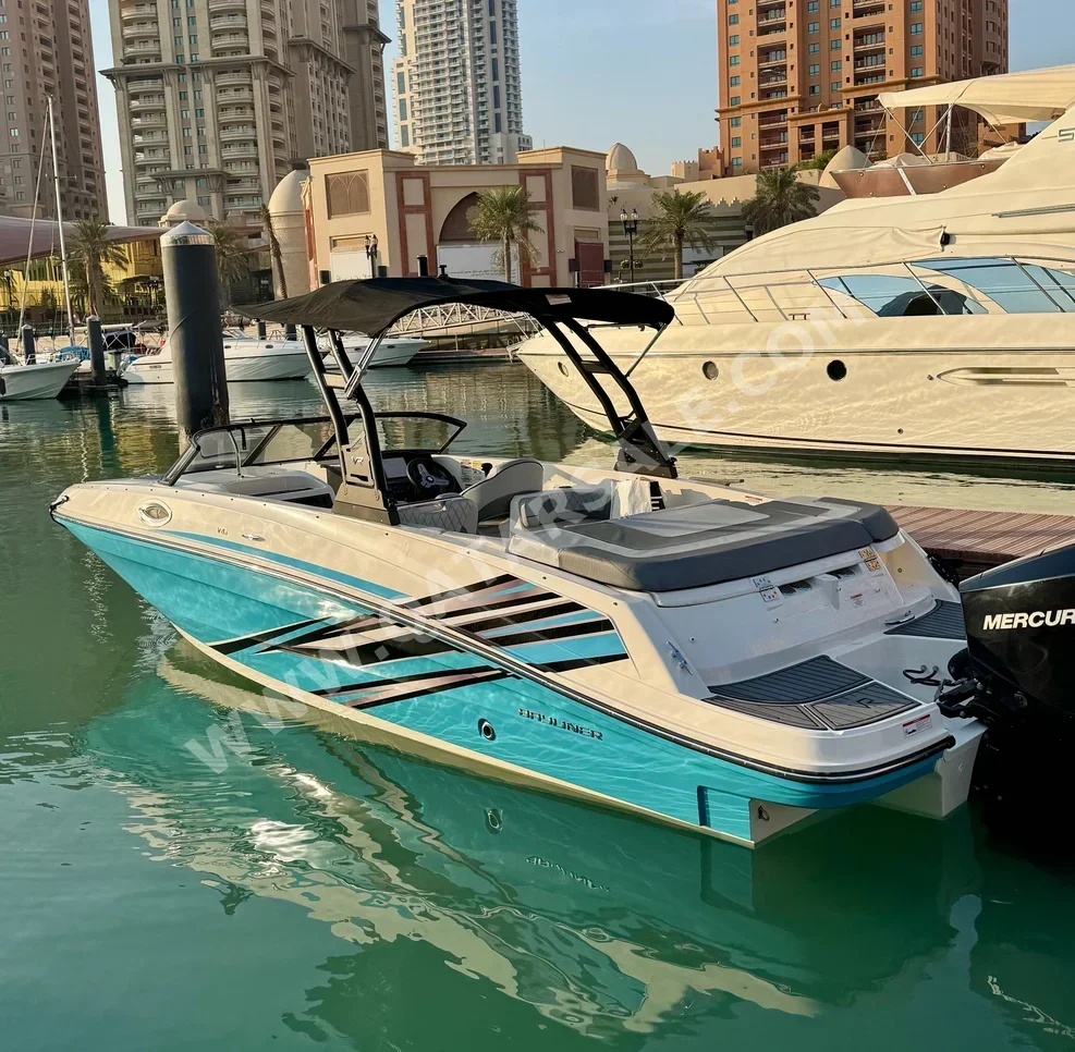 Speed Boat Bayliner  VR6 Bowrider - Outboard  With Parking  With Trailer