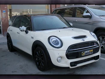 Mini  Cooper  S  2019  Automatic  114,000 Km  4 Cylinder  Front Wheel Drive (FWD)  Hatchback  Pearl