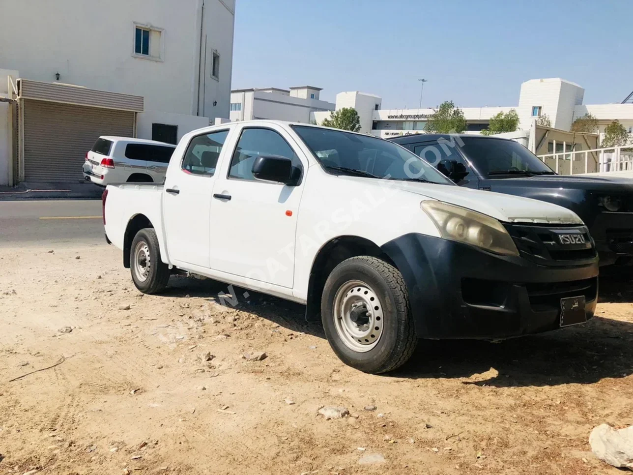 Isuzu  D-Max  2015  Manual  390,000 Km  4 Cylinder  Rear Wheel Drive (RWD)  Pick Up  White