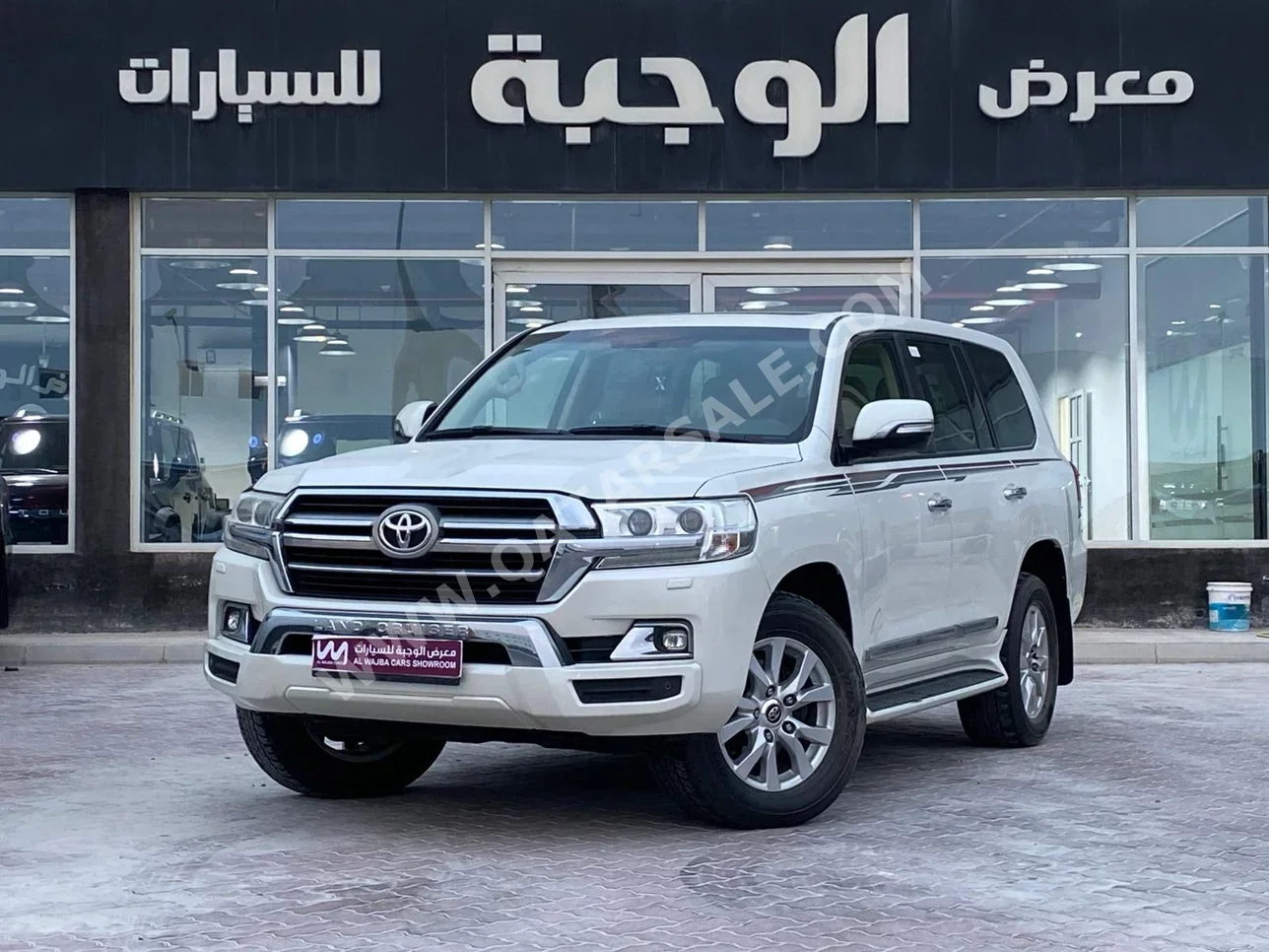 Toyota  Land Cruiser  GXR  2016  Automatic  295,000 Km  8 Cylinder  Four Wheel Drive (4WD)  SUV  White