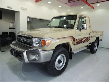 Toyota  Land Cruiser  LX  2014  Manual  18,000 Km  6 Cylinder  Four Wheel Drive (4WD)  Pick Up  Beige