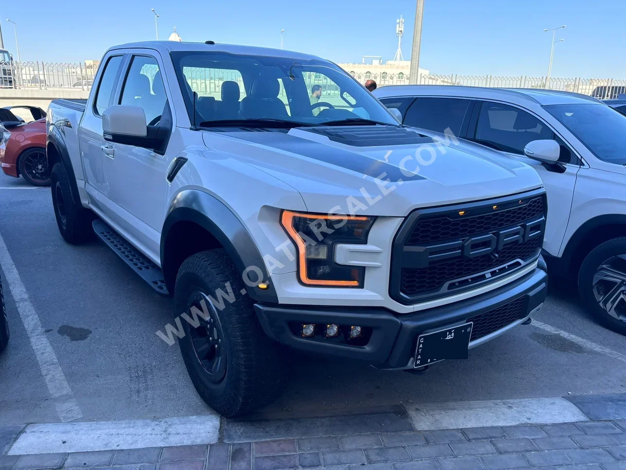 Ford  Raptor  SVT  2017  Automatic  200,000 Km  8 Cylinder  Four Wheel Drive (4WD)  Pick Up  White